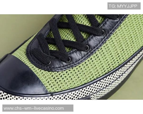 选择足球鞋时高帮与低帮的优缺点分析及适合人群推荐 选择足球鞋时高帮与低帮的优缺点分析及适合人群推荐